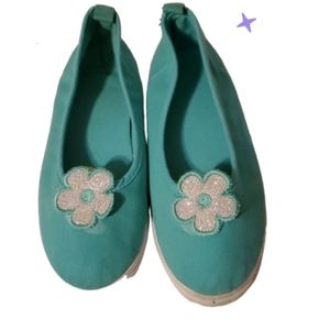 Size 2 avon aqua canvas sneaker slip ins